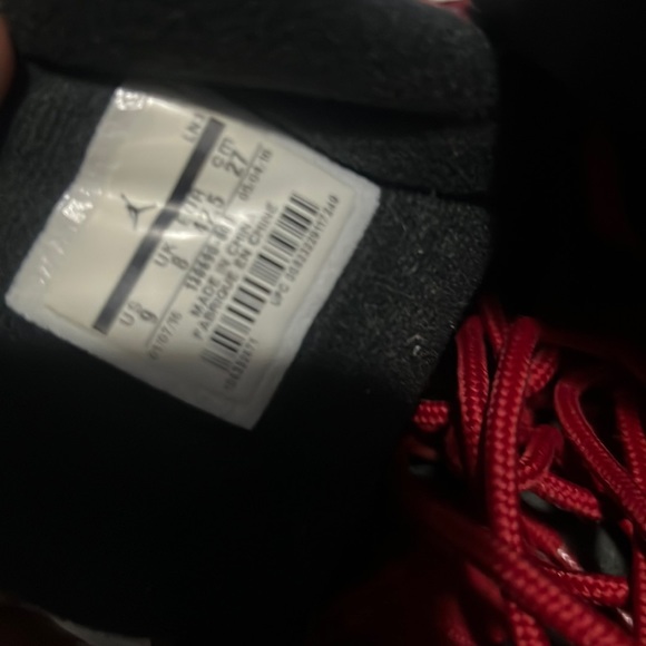 Jordan’s retro 12s used a few minor scuff as u see on pic - Picture 8 of 11